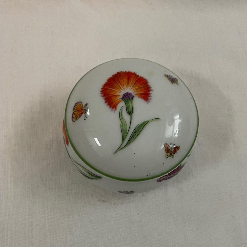 Tiffany & Co. “Tiffany Garden” Porcelain Trinket Box.  Limoges, France